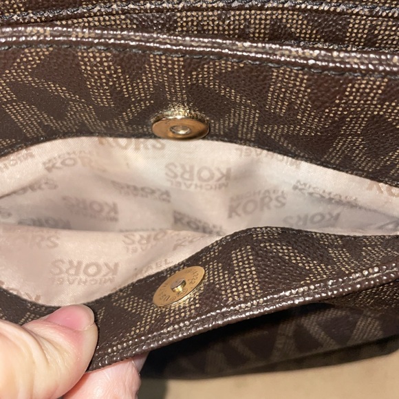 Michael kors cross body - Picture 3 of 8